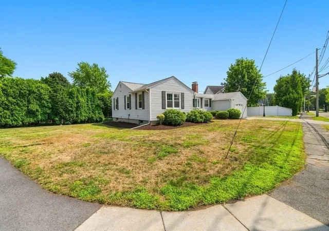 2nd image of 4 Abbott Rd, Waltham, MA 02452 | MLS# 73556254