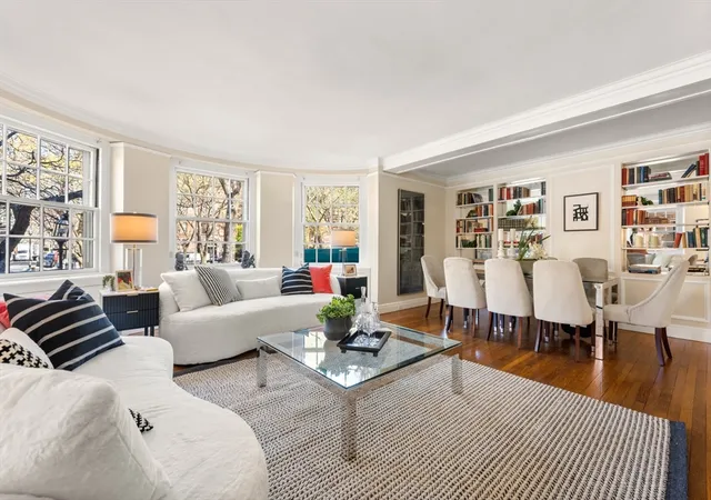 3rd image of 192 Commonwealth Ave, Boston, MA 02116