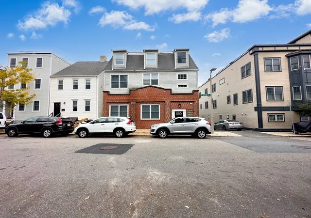 4th image of 550 E 3Rd St, South Boston, MA 02127 | MLS# 73492836