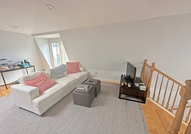 5th image of 550 E 3Rd St, South Boston, MA 02127 | MLS# 73492836