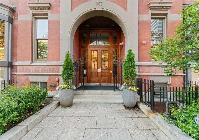 1st image of 201 Newbury St, Boston, MA 02116