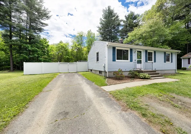 Homes for sale in Springfield, MA | 37 Parkerview St, Springfield, MA 01129 | MLS# 73527573