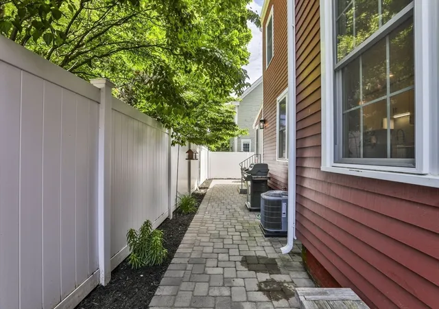 2nd image of 7 Hancock St, Newburyport, MA 01950