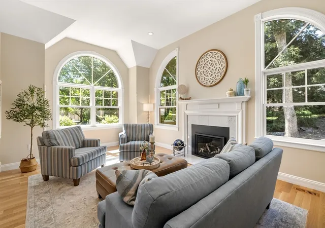 Photo 4 of Single family home for sale at 5 Queen Anne Rd, Hopkinton, MA 01748 | MLS# 73565351 | Listing updated on 2026-10-08