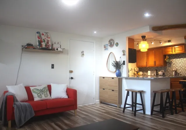 2nd image of 108 Oak Ln #4, Brockton, MA 02301 | MLS# 73548364