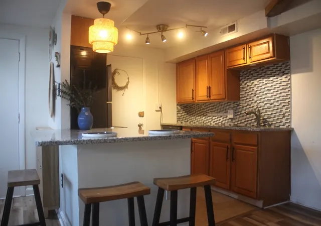 3rd image of 108 Oak Ln #4, Brockton, MA 02301 | MLS# 73548364