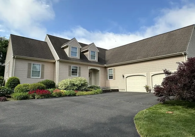 2nd image of 4 Crestview Dr, South Deerfield, MA 01373 | MLS# 73565132
