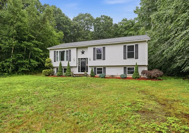 Photo 3 of Single family home for sale at 570 Woodland Way, Russell, MA 01071 | MLS# 73545896 | Listing updated on 2026-08-27