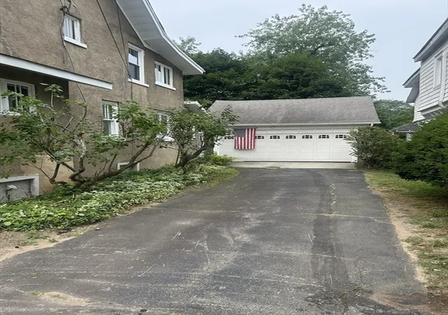 27th image of 19 Wellesley Rd, Holyoke, MA 01040 | MLS# 73551688