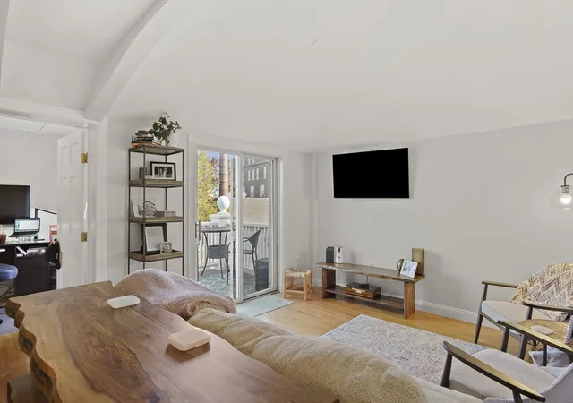 Homes for sale in Salem, MA | 266 Essex St #6, Salem, MA 01970 | MLS# 73546885