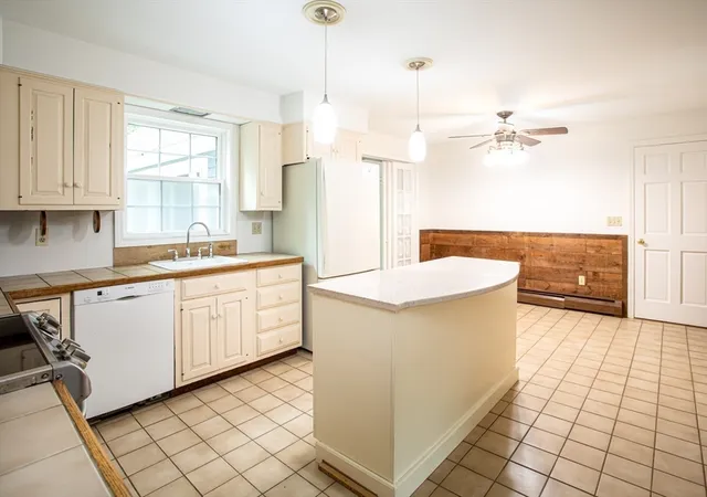 5th image of 1 Holly Hill Ave, Westport, MA 02790 | MLS# 73527413