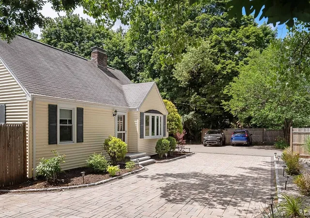 2nd image of 389 Commonwealth Rd, Wayland, MA 01778 | MLS# 73542024