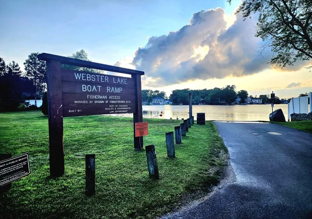 3rd image of 20 Lakeside Ave, Webster, MA 01570 | MLS# 73554667