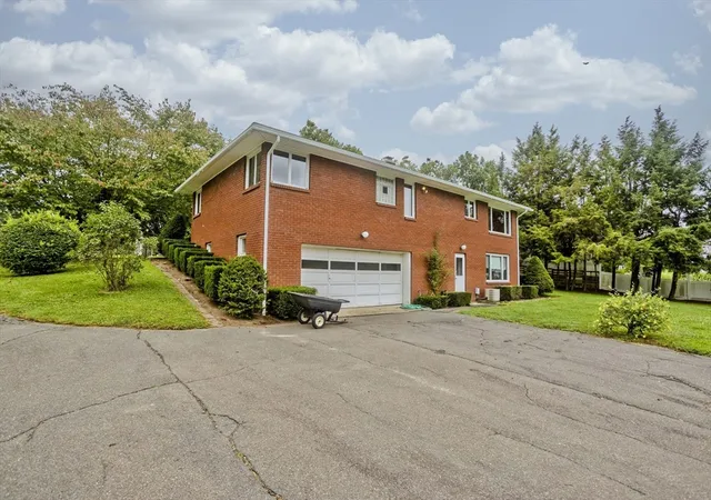 42nd image of 233 Lathrop St, South Hadley, MA 01075 | MLS# 73565884