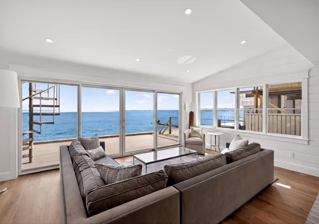 4th image of 607 Commercial St, Provincetown, MA 02657