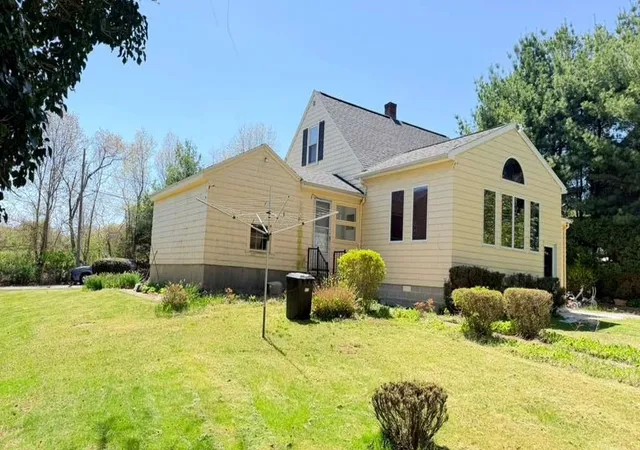 Homes for sale in Somerset, MA | 1206 Old North St, Somerset, MA 02726 | MLS# 73513234