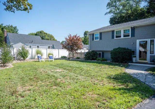 3rd image of 156 Oak St, Weymouth, MA 02190 | MLS# 73567966