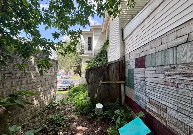 5th image of 41 Mount Vernon St, Lowell, MA 01854 | MLS# 73563204