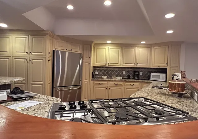 3rd image of 63 Oceanside Dr, Hull, MA 02045