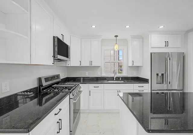 3rd image of 298 King St, Fall River, MA 02724 | MLS# 73541842