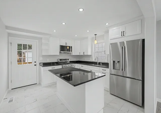 4th image of 298 King St, Fall River, MA 02724 | MLS# 73541842