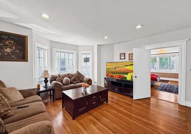 4th image of 76 Baldwin Ave, Everett, MA 02149 | MLS# 73567611