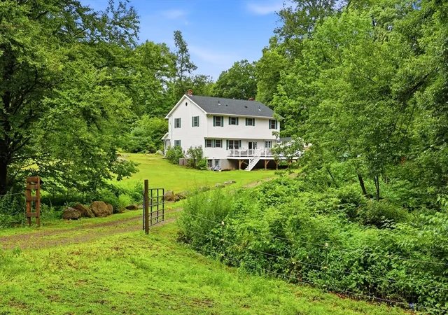 2nd image of 10 Lyman Barnes Rd, Brimfield, MA 01010 | MLS# 73557366
