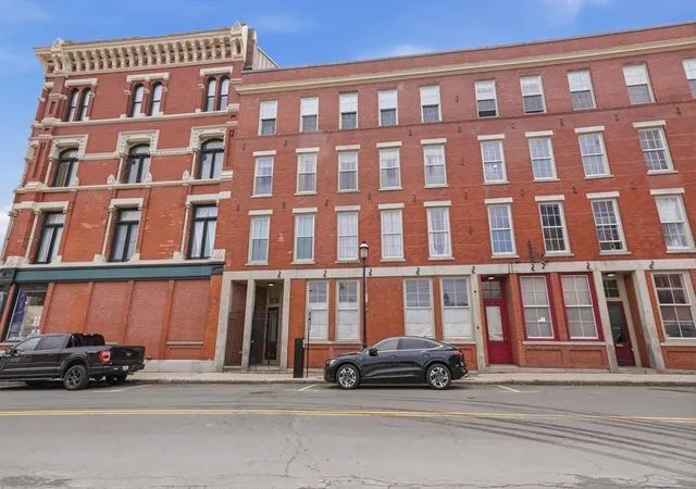 Homes for sale in Lowell, MA | 219 Central St #3E, Lowell, MA 01852 | MLS# 73541988