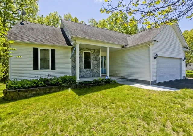 Homes for sale in Easthampton, MA | 12 Camelot Ln, Easthampton, MA 01027 | MLS# 73527371