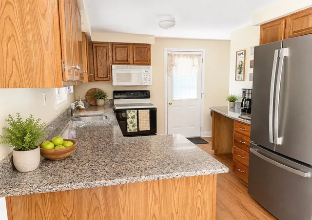 4th image of 42 Deacon, Northborough, MA 01532
