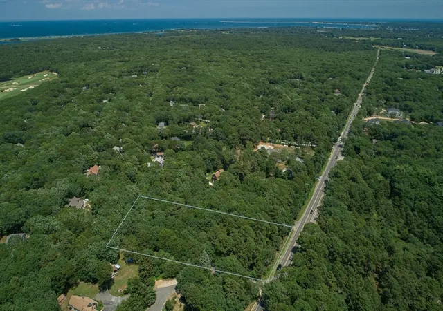Photo 3 of Sale Pending at 501 W Tisbury Rd, Edgartown, MA 02539 | MLS# 73375623 | Listing updated on 2025-11-05