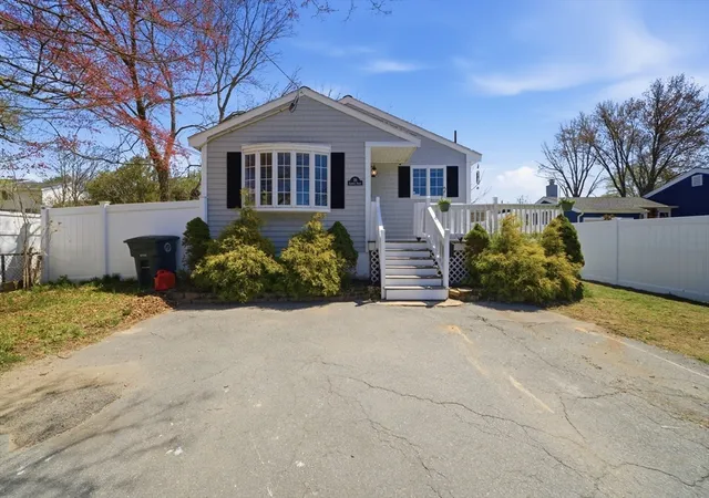 Homes for sale in North Andover, MA | 28 Elmwood St, North Andover, MA 01845 | MLS# 73510235