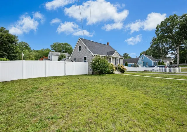Photo 3 of Single family home for sale at 38 Oakdale Rd, Wilmington, MA 01887 | MLS# 73570292 | Listing updated on 2026-09-16