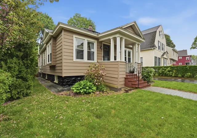 3rd image of 8 Carver Street, Worcester, MA 01604 | MLS# 73521368