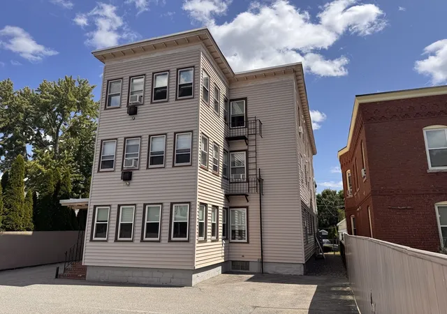 Listing Photo 4 - Condo for sale in building located at 102 4th Ave, Lowell, MA 01854