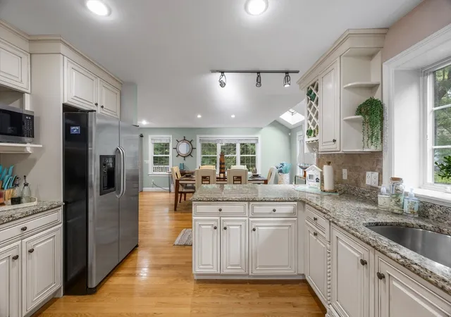 Photo 4 of Single family home for sale at 10 Lawton Ln, Centerville, MA 02632 | MLS# 73565500 | Listing updated on 2026-09-26