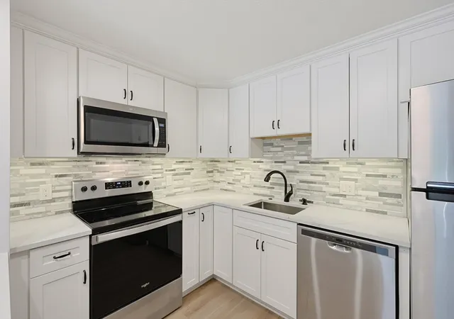 2nd image of 4 Hazelwood Ave #11, Dracut, MA 01826 | MLS# 73536569