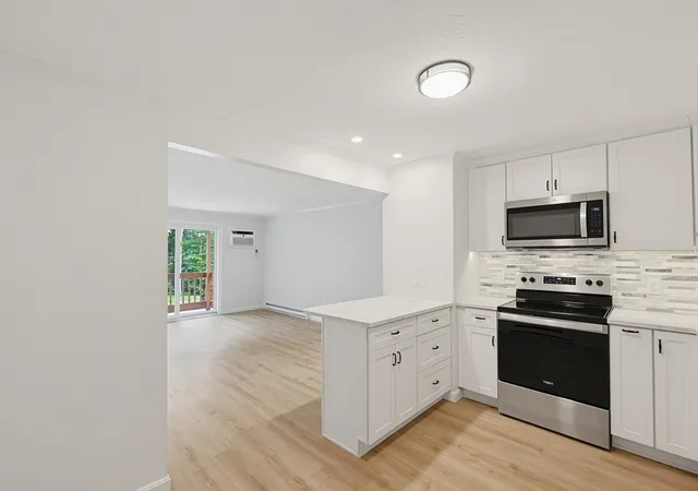 5th image of 4 Hazelwood Ave #11, Dracut, MA 01826 | MLS# 73536569