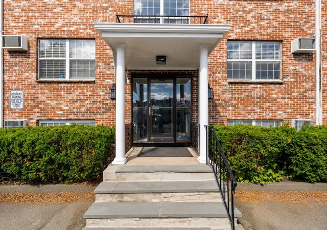 2nd image of 32 Bradford St, Concord, MA 01742 | MLS# 73545301