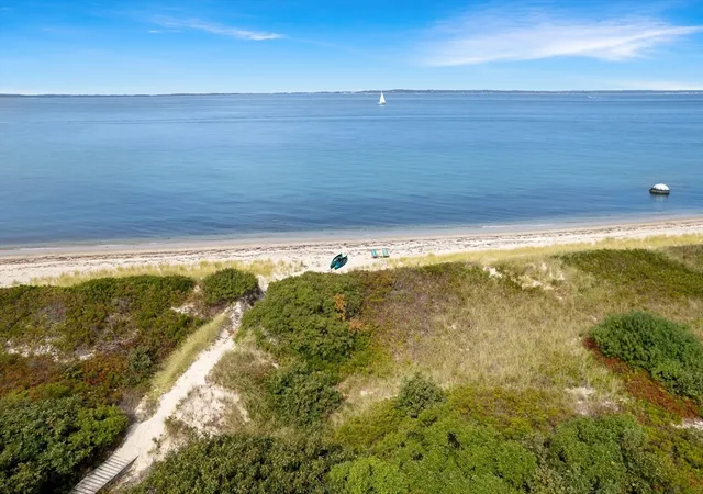 2nd image of 261 Sandpiper Ln, Vineyard Haven, MA 02568