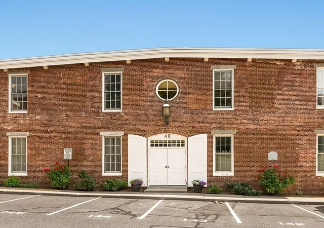 3rd image of 48 Kent St, Newburyport, MA 01950