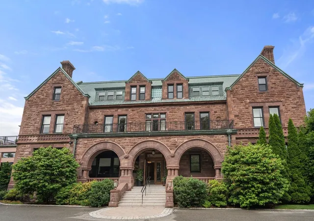 2nd image of 120 Seaver St, Brookline, MA 02445