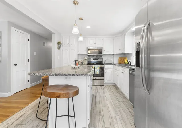 4th image of 35 Oakmeadow Ln, Methuen, MA 01844 | MLS# 73537958