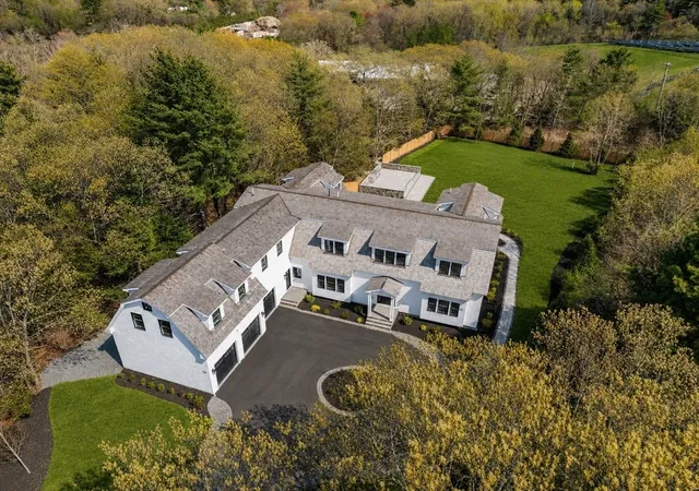 3rd image of 10 Hitching Post Lane, Weston, MA 02493 | MLS# 73525277