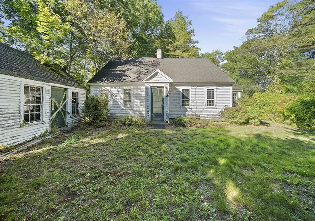 Photo 3 of Sale Pending at 235 Main St, Marshfield, MA 02050 | MLS# 73445532 | Listing updated on 2026-03-02