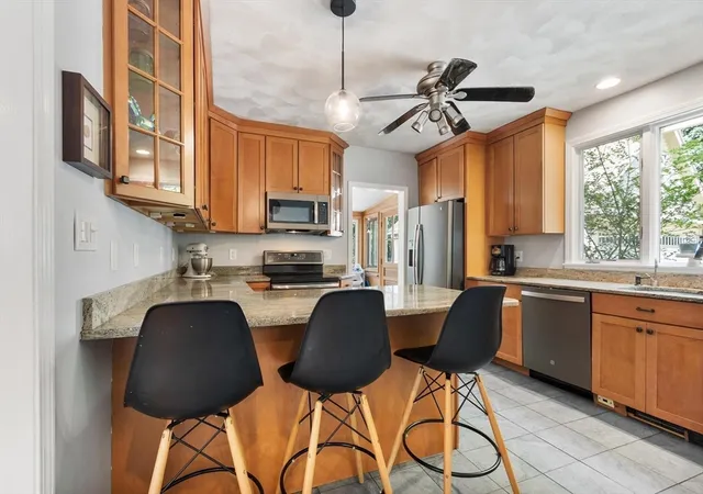 Photo 4 of Sale Pending at 804 Main Street, Lynnfield, MA 01940 | MLS# 73567846 | Listing updated on 2026-10-07