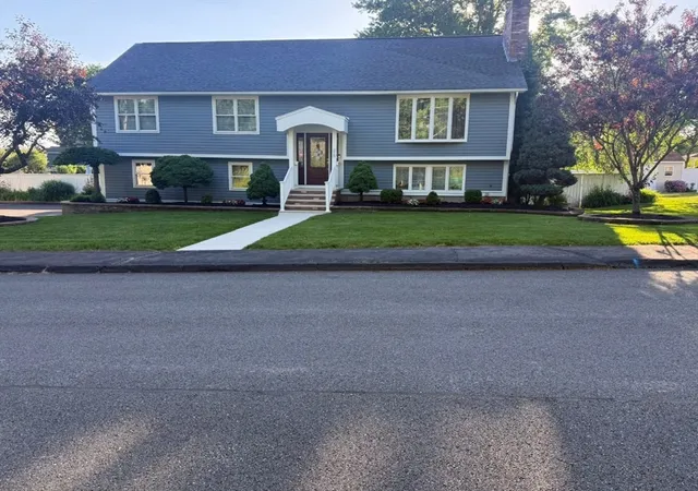 Homes for sale in Hudson, MA | 10 Dean Street, Hudson, MA 01749 | MLS# 73546307