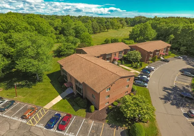 3rd image of 221 Oak St #12-15, Brockton, MA 02301 | MLS# 73526884