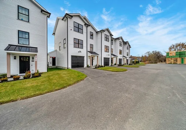 2nd image of 32 Birch Brook Landing #9, Lynn, MA 01905 | MLS# 73521915