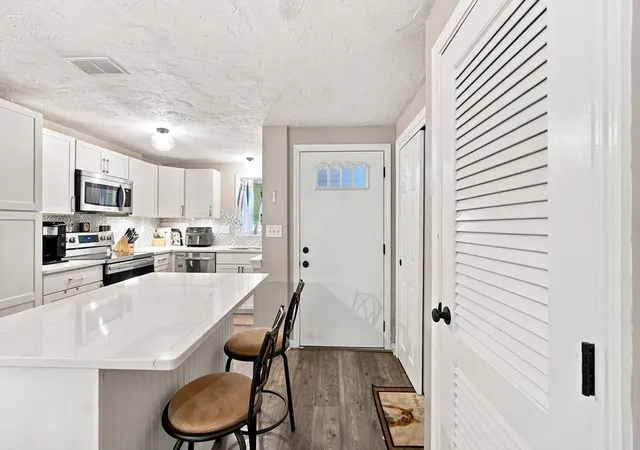 Listing Photo 5 - Condo for sale in building located at 194 Washington St, Winchester, MA 02021 - Unit #B